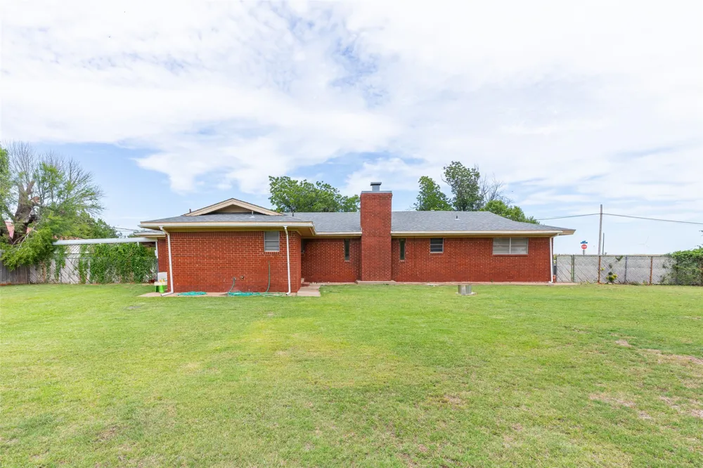 405 S Breustedt Street Weinert, TX 76388