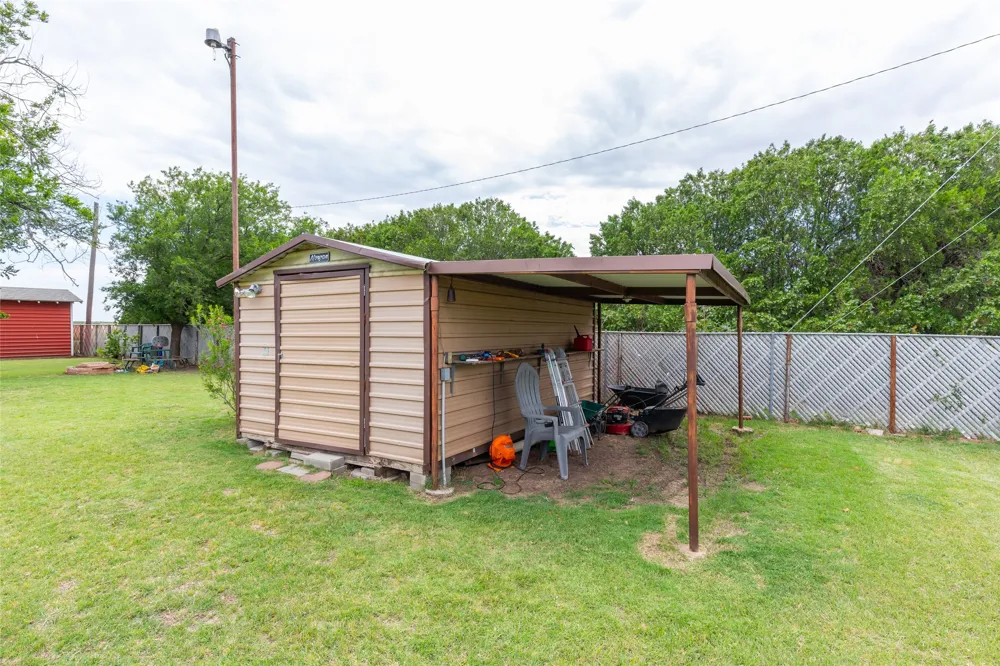 405 S Breustedt Street Weinert, TX 76388
