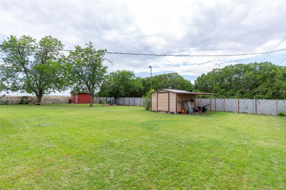 405 S Breustedt Street Weinert, TX 76388