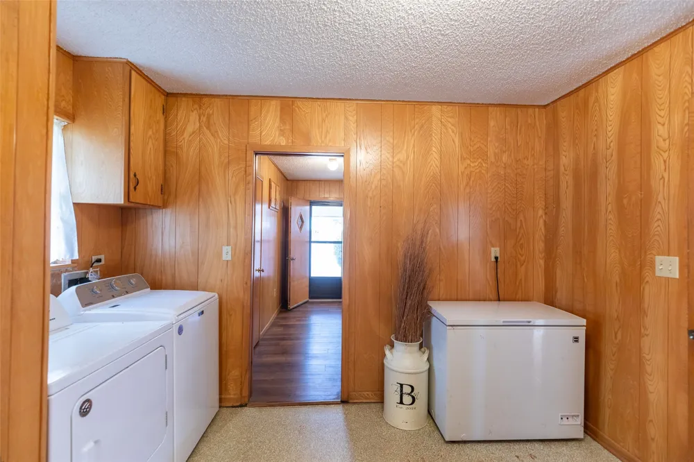405 S Breustedt Street Weinert, TX 76388