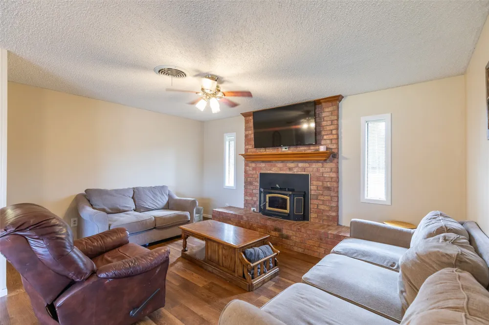 405 S Breustedt Street Weinert, TX 76388