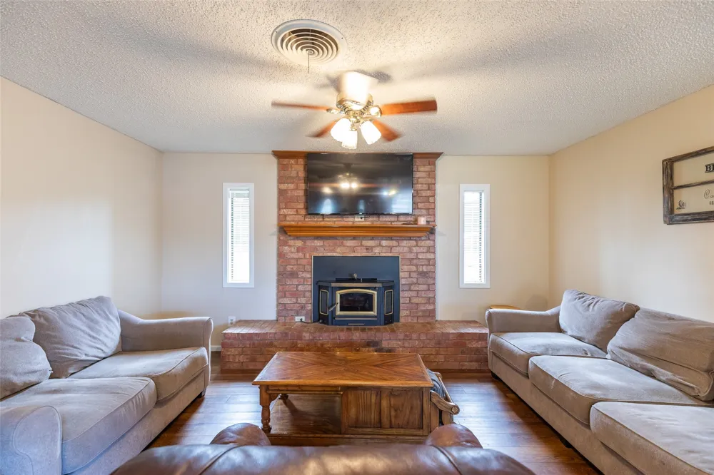 405 S Breustedt Street Weinert, TX 76388