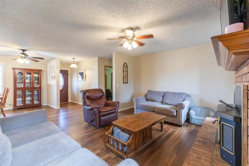 405 S Breustedt Street Weinert, TX 76388