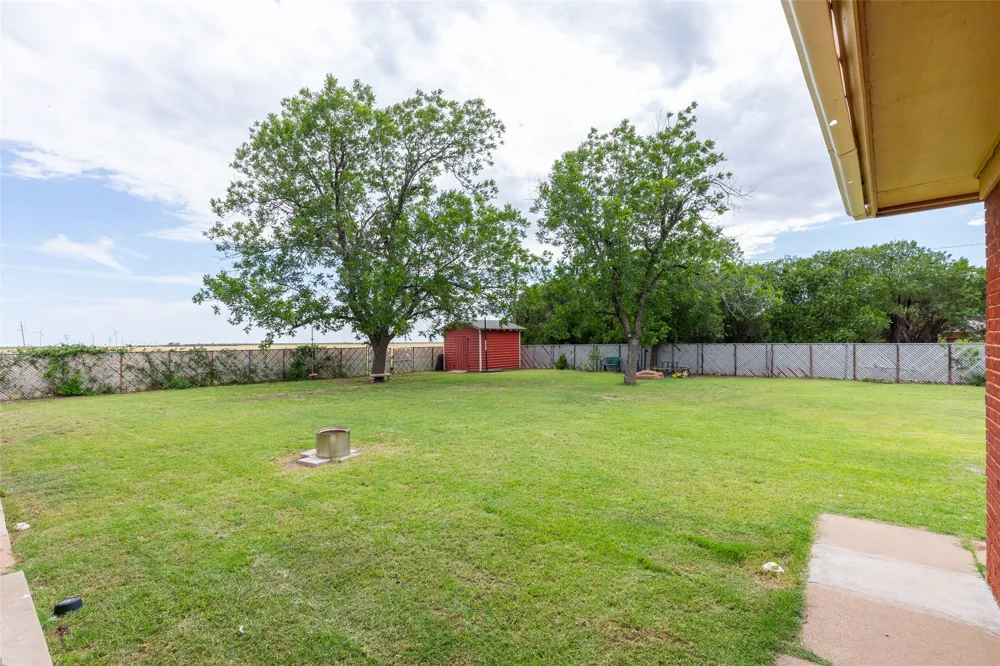 405 S Breustedt Street Weinert, TX 76388