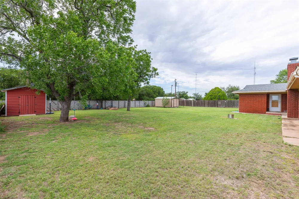 405 S Breustedt Street Weinert, TX 76388