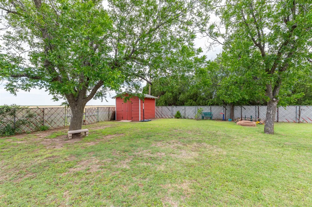 405 S Breustedt Street Weinert, TX 76388