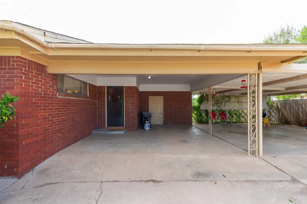 405 S Breustedt Street Weinert, TX 76388
