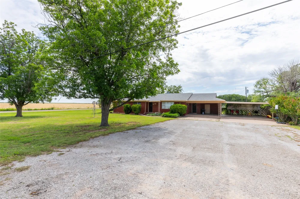 405 S Breustedt Street Weinert, TX 76388