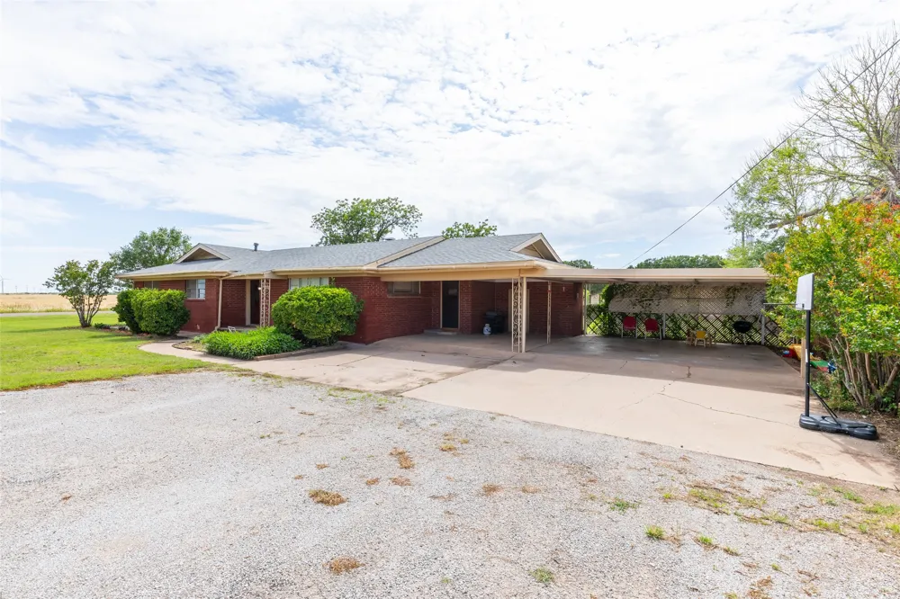 405 S Breustedt Street Weinert, TX 76388