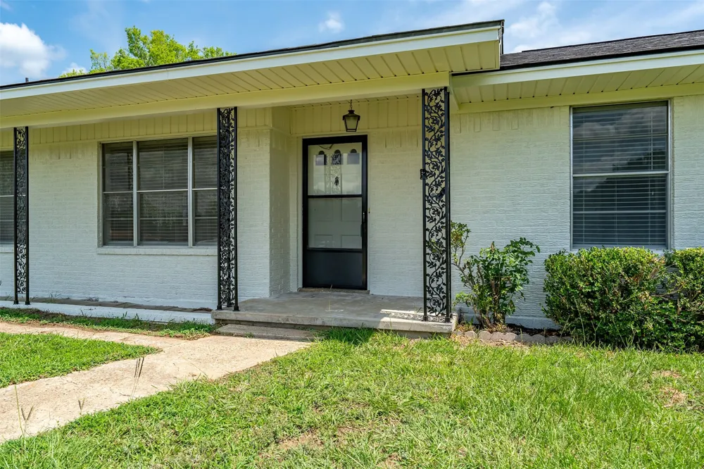 3015 E US Highway 80 Mineola, TX 75773