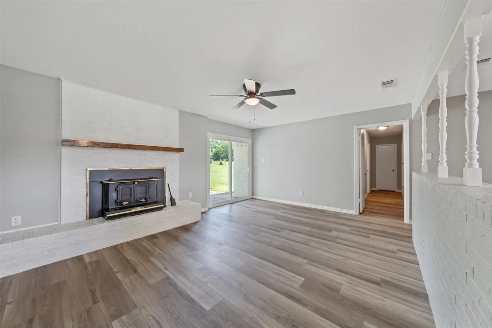 3015 E US Highway 80 Mineola, TX 75773