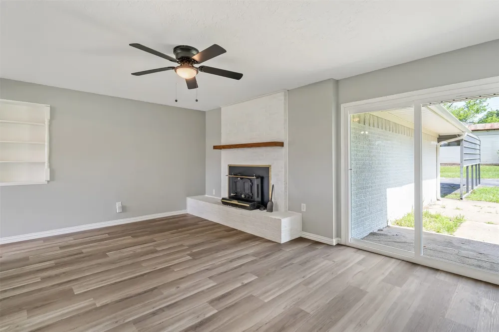 3015 E US Highway 80 Mineola, TX 75773