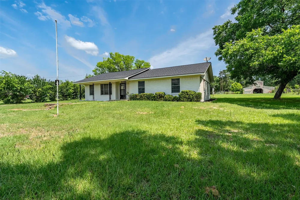 3015 E US Highway 80 Mineola, TX 75773