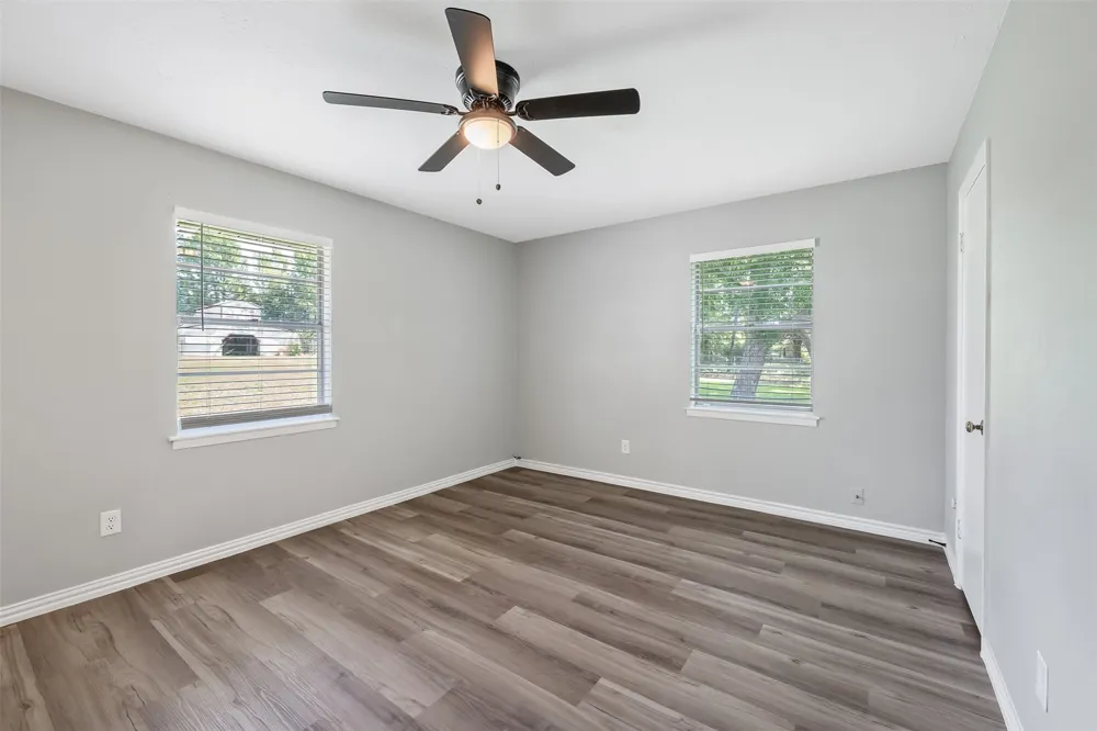 3015 E US Highway 80 Mineola, TX 75773