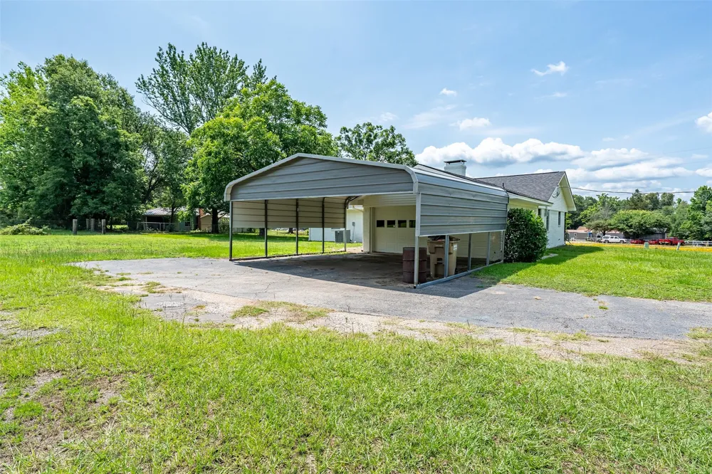 3015 E US Highway 80 Mineola, TX 75773