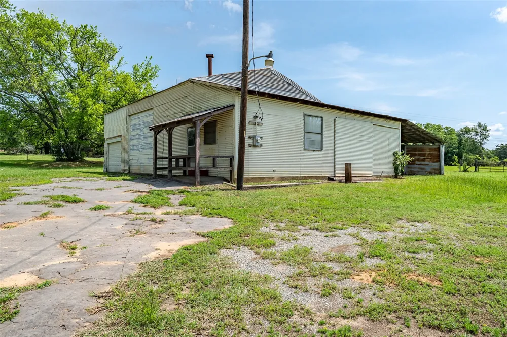 3015 E US Highway 80 Mineola, TX 75773