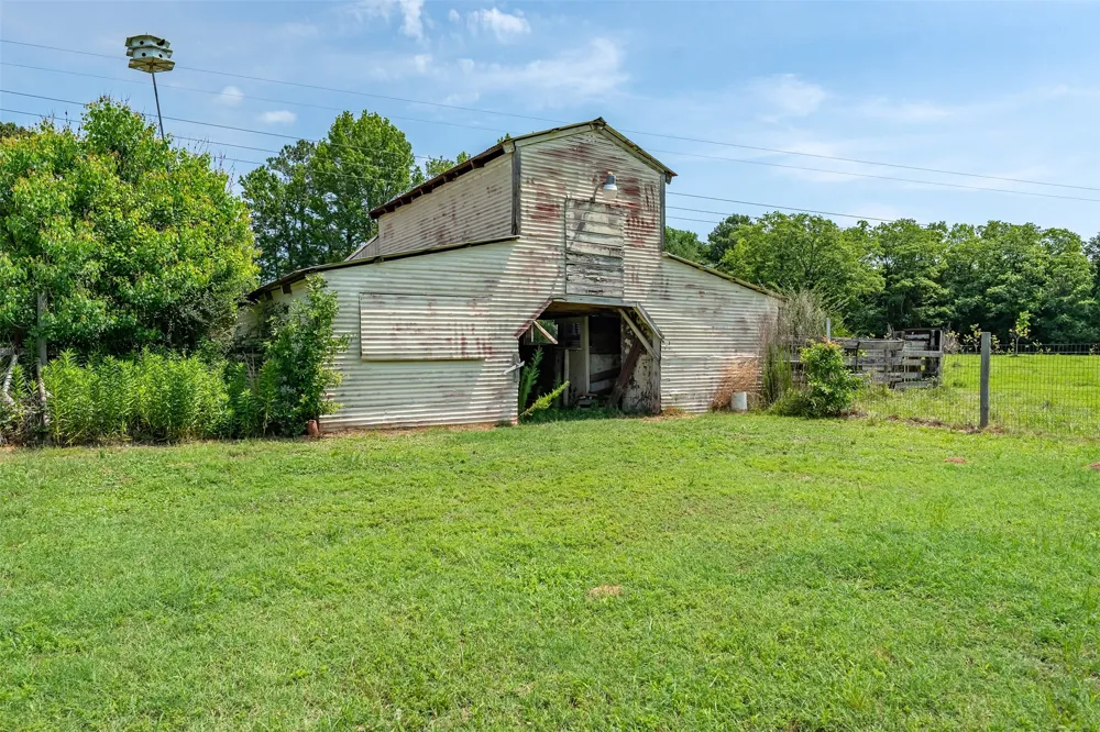 3015 E US Highway 80 Mineola, TX 75773