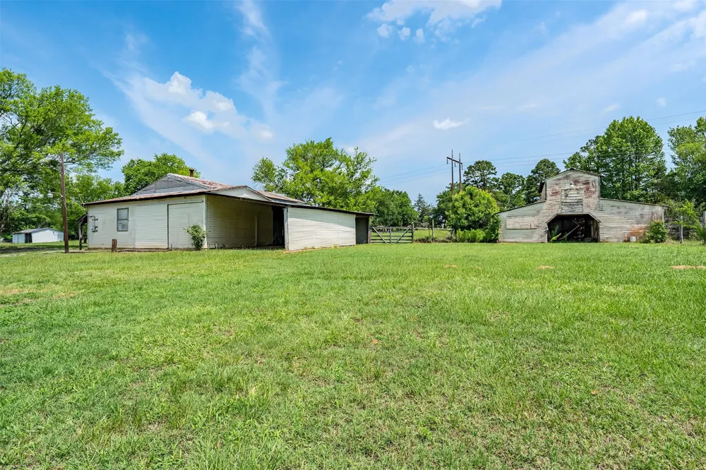 3015 E US Highway 80 Mineola, TX 75773