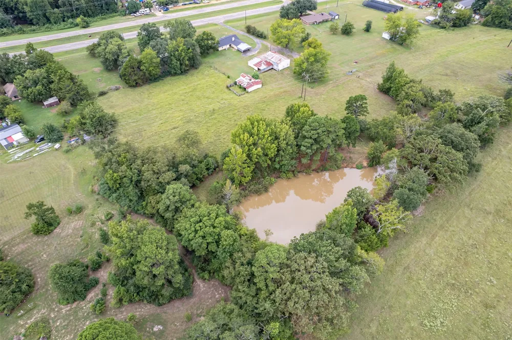 3015 E US Highway 80 Mineola, TX 75773