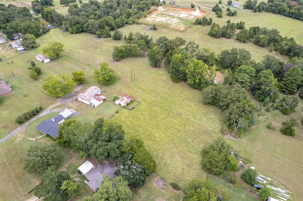 3015 E US Highway 80 Mineola, TX 75773