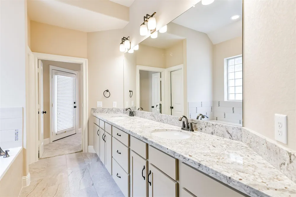 18721 Egret Oaks Lane Webster, TX 77058