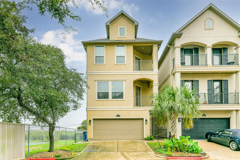 18721 Egret Oaks Lane Webster, TX 77058
