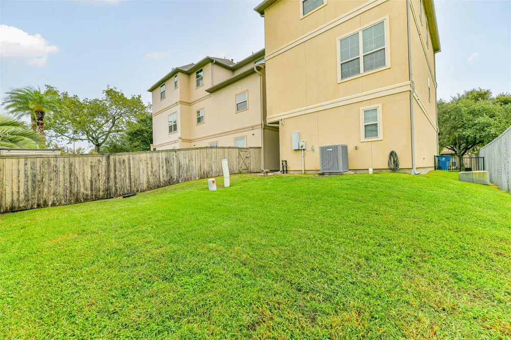 18721 Egret Oaks Lane Webster, TX 77058