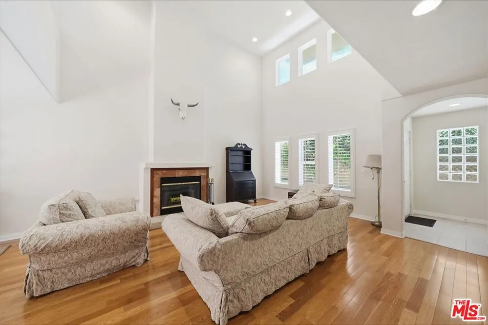 1043 11th Street #3 Santa Monica, CA 90403