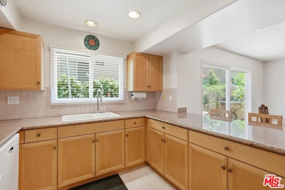 1043 11th Street #3 Santa Monica, CA 90403