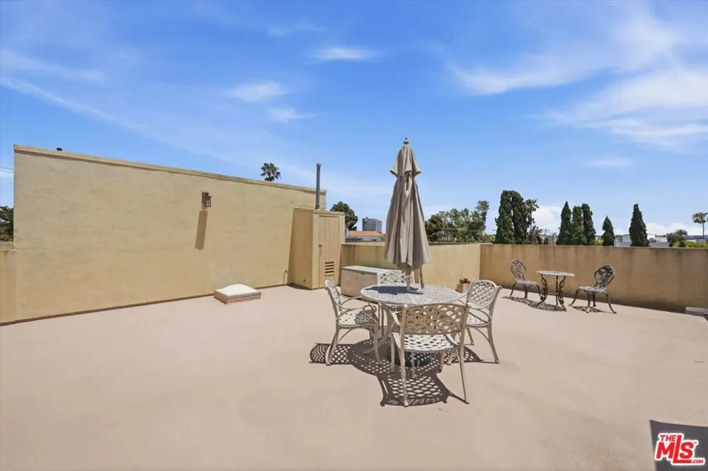 1043 11th Street #3 Santa Monica, CA 90403