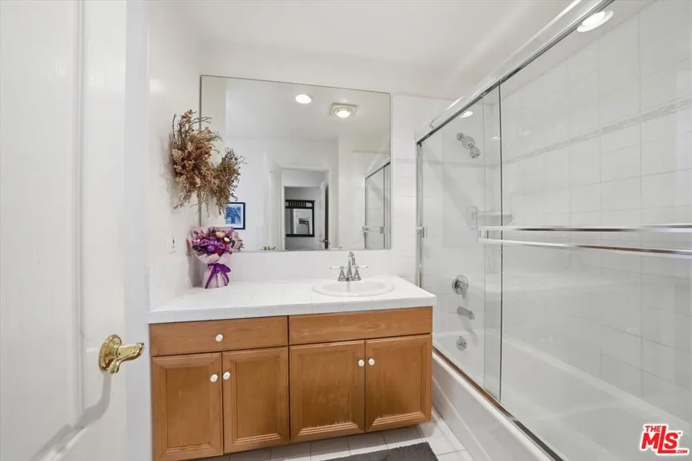 1043 11th Street #3 Santa Monica, CA 90403