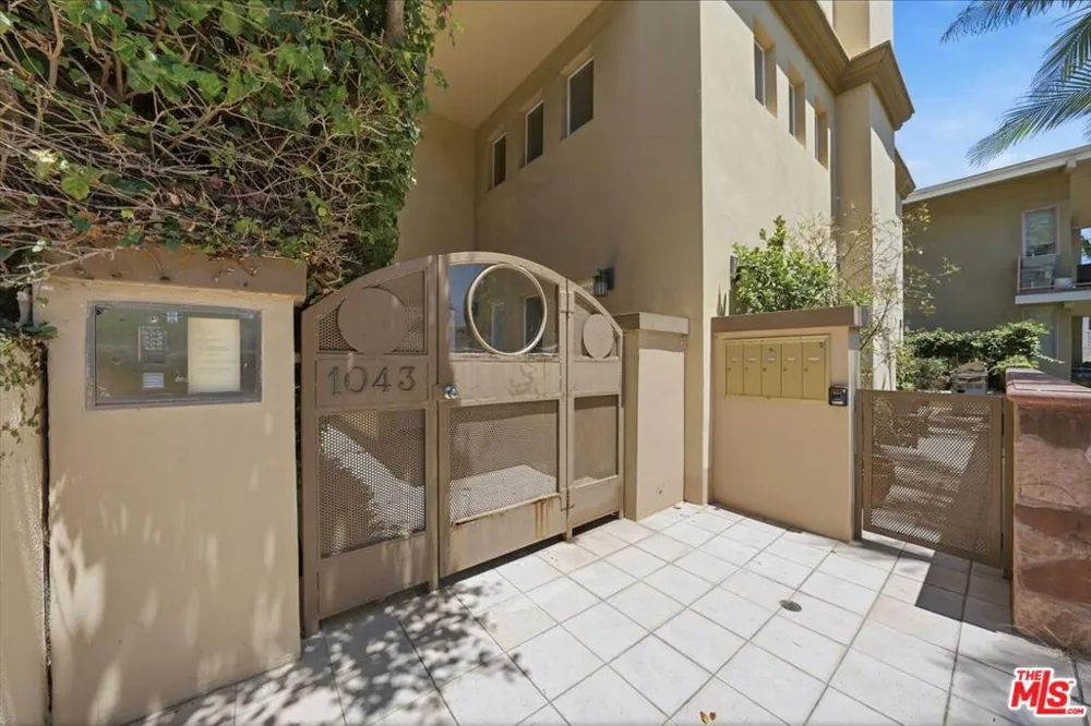 1043 11th Street #3 Santa Monica, CA 90403