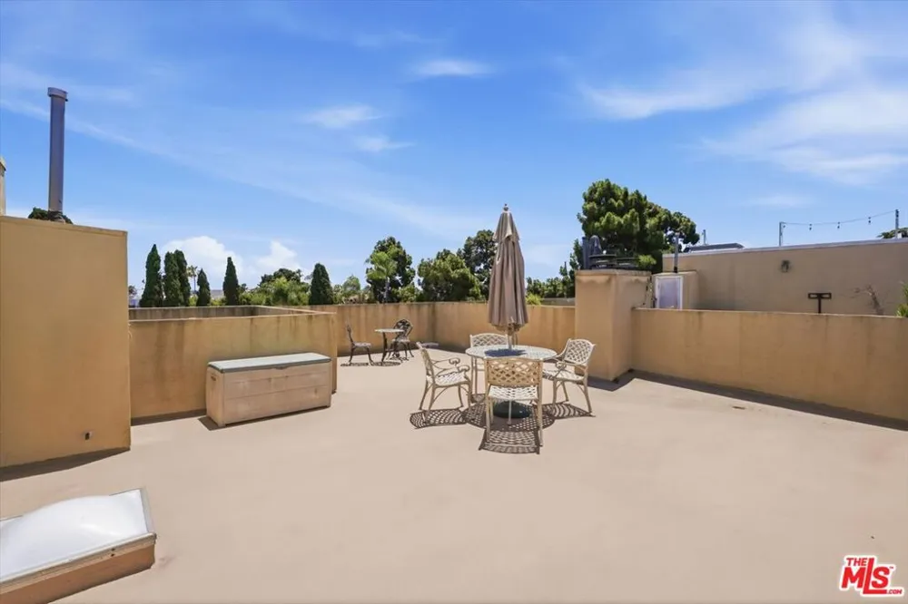 1043 11th Street #3 Santa Monica, CA 90403
