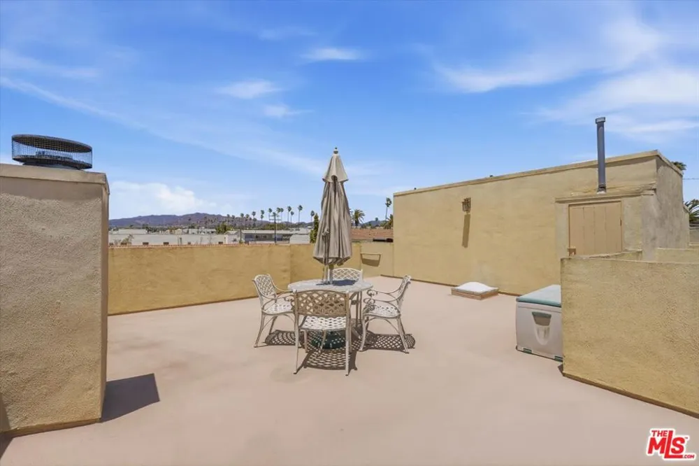 1043 11th Street #3 Santa Monica, CA 90403
