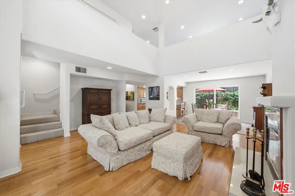 1043 11th Street #3 Santa Monica, CA 90403
