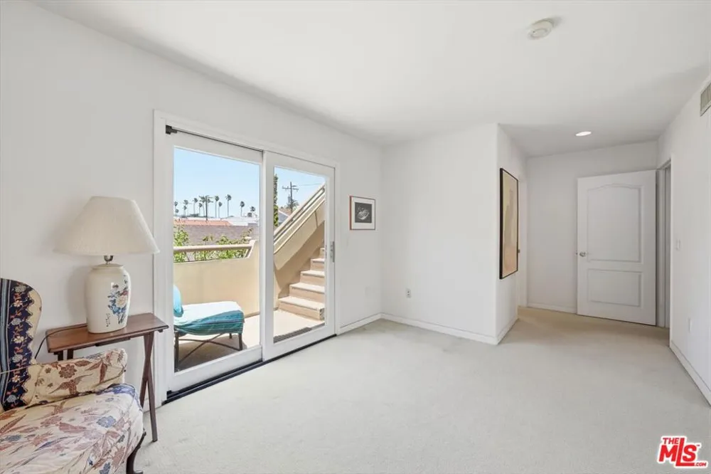 1043 11th Street #3 Santa Monica, CA 90403