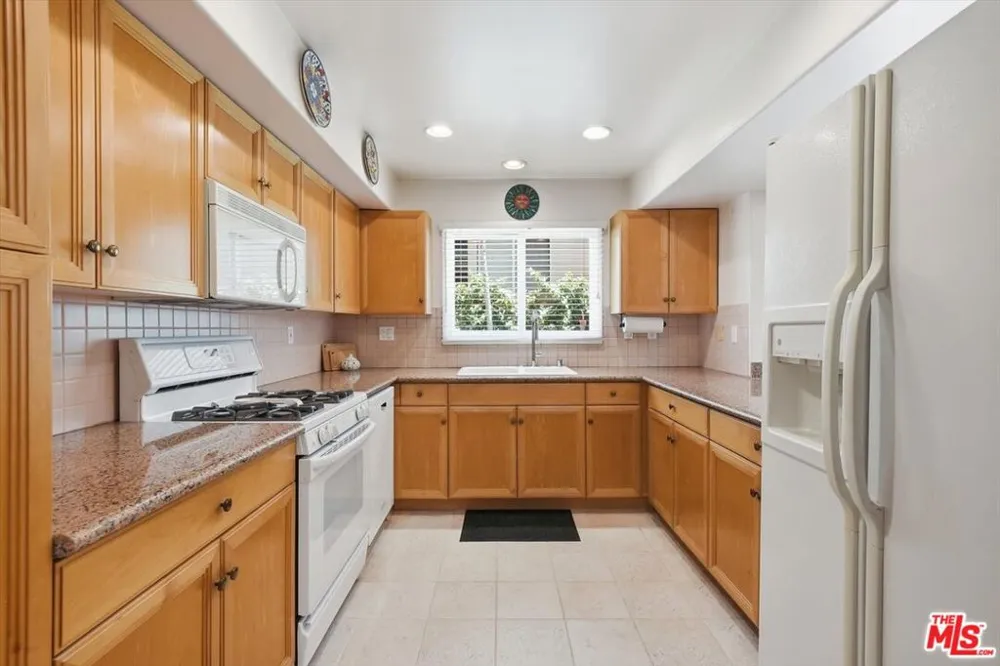 1043 11th Street #3 Santa Monica, CA 90403