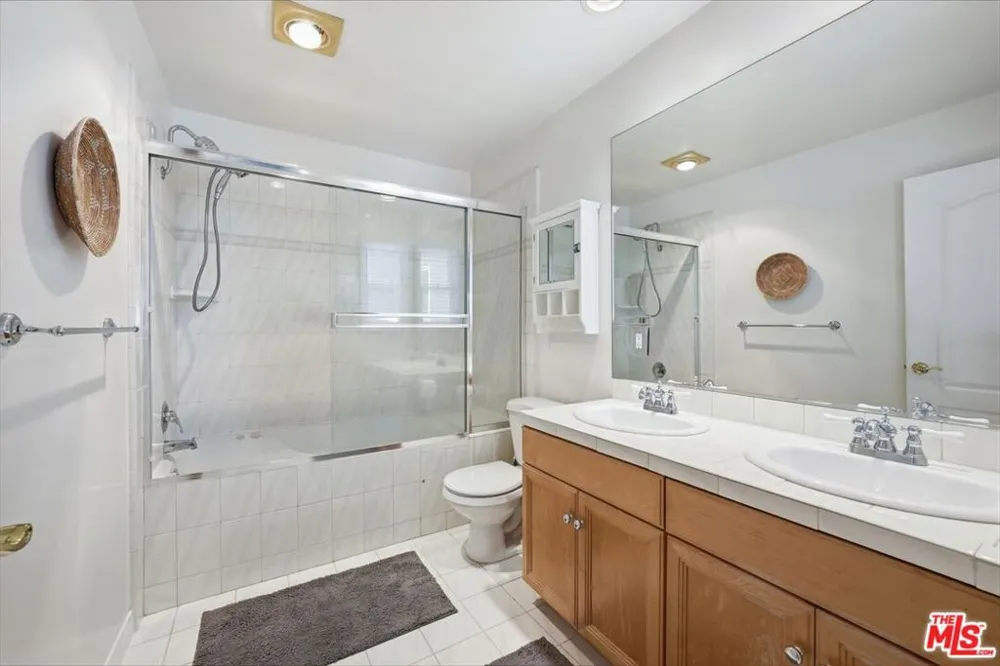 1043 11th Street #3 Santa Monica, CA 90403