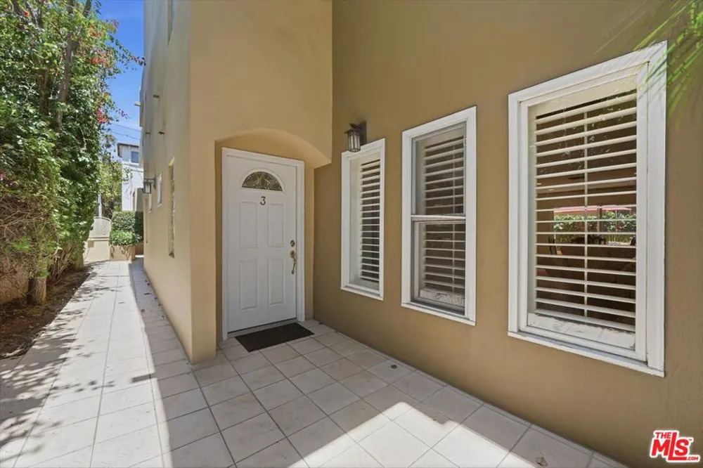 1043 11th Street #3 Santa Monica, CA 90403