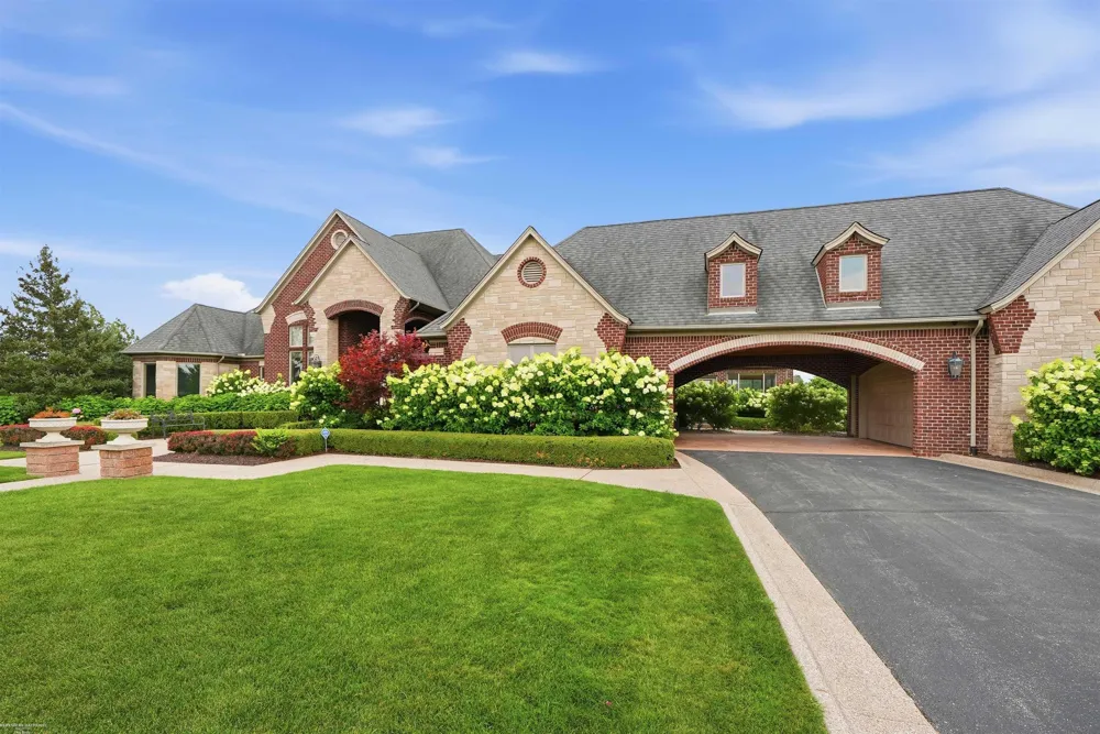 67729 Seven Lakes Court Washington Township, MI 48095