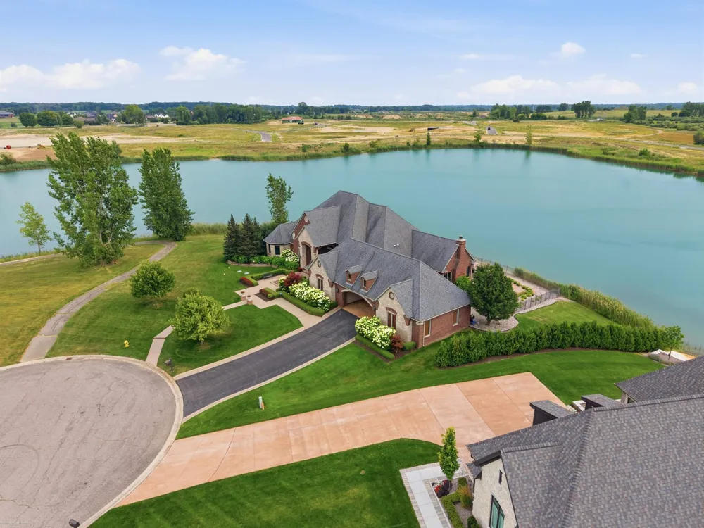 67729 Seven Lakes Court Washington Township, MI 48095