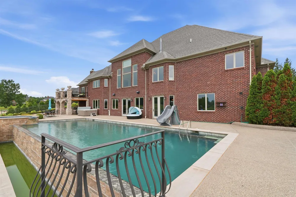 67729 Seven Lakes Court Washington Township, MI 48095