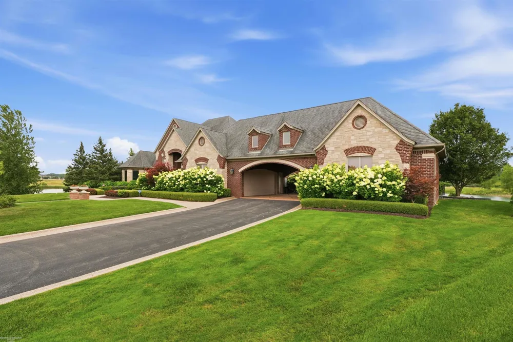 67729 Seven Lakes Court Washington Township, MI 48095