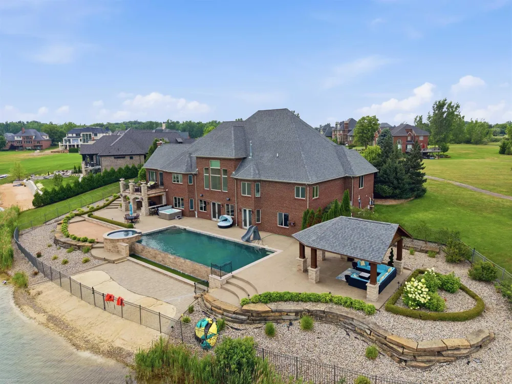 67729 Seven Lakes Court Washington Township, MI 48095