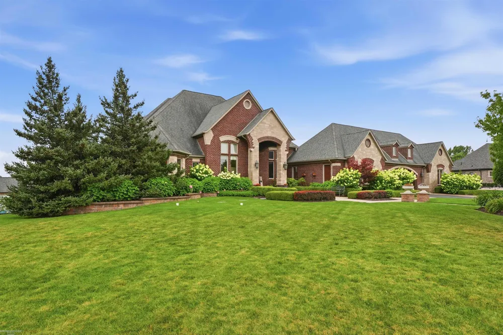67729 Seven Lakes Court Washington Township, MI 48095