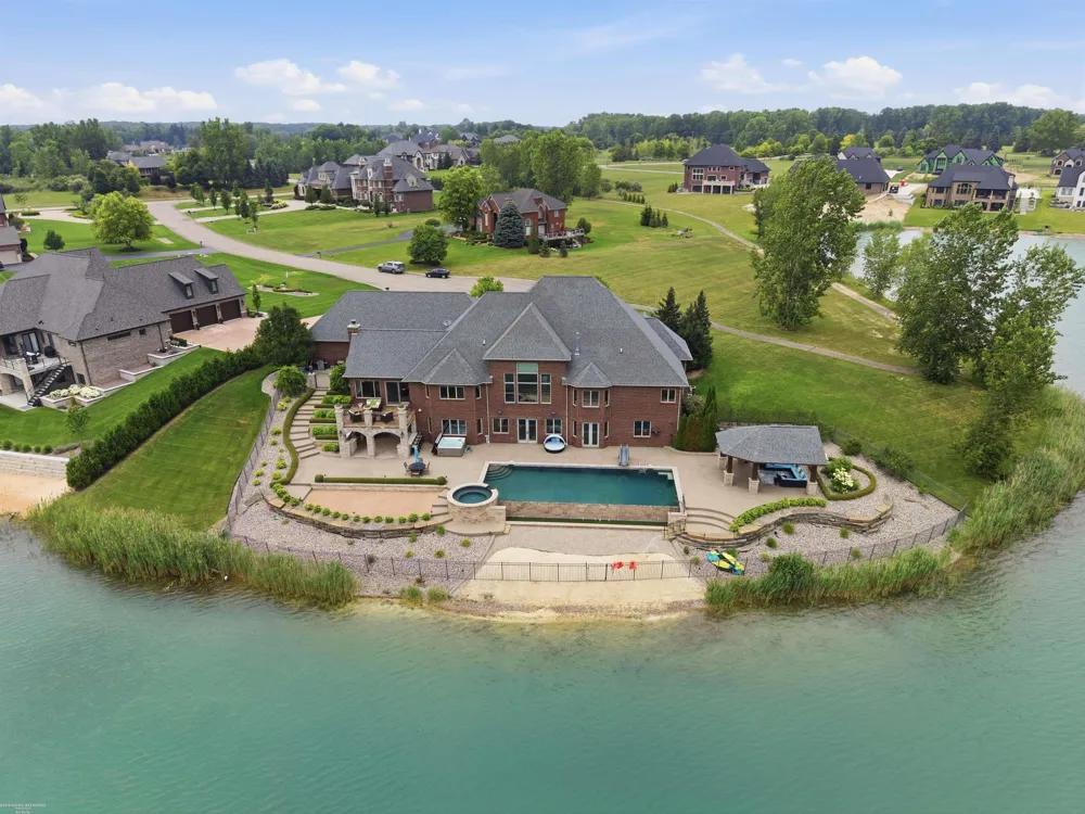 67729 Seven Lakes Court Washington Township, MI 48095