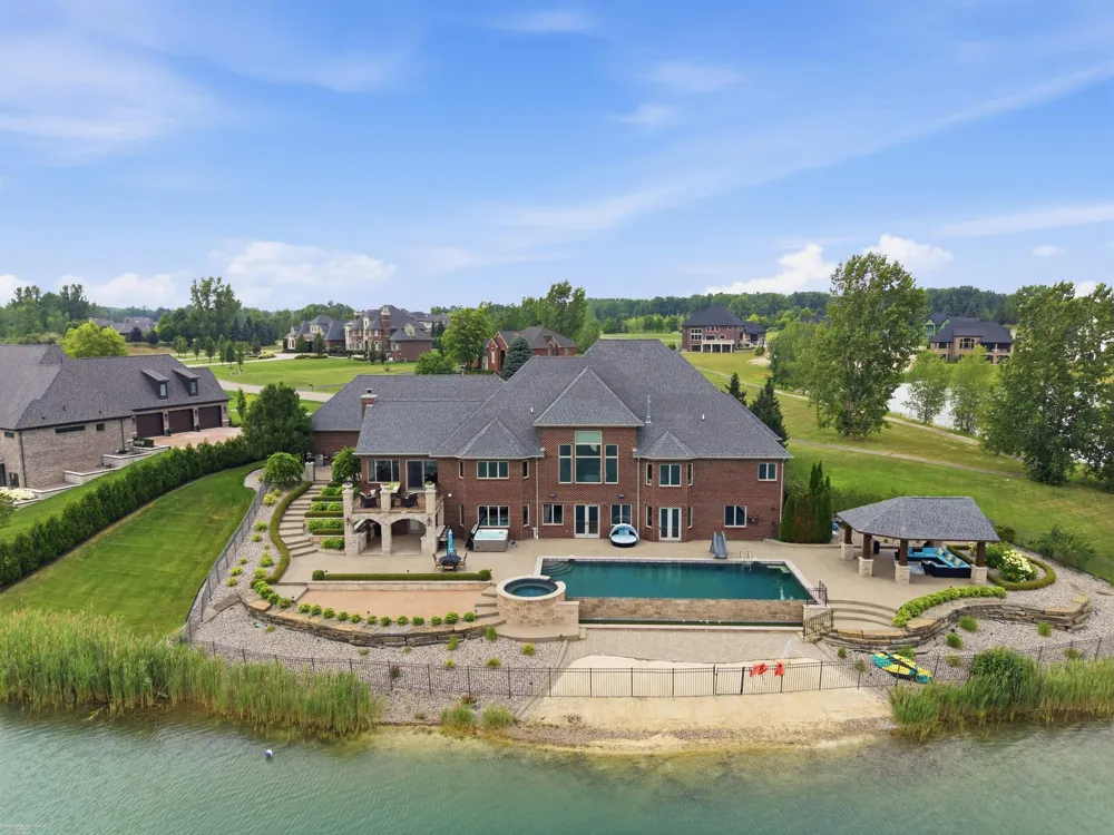 67729 Seven Lakes Court Washington Township, MI 48095