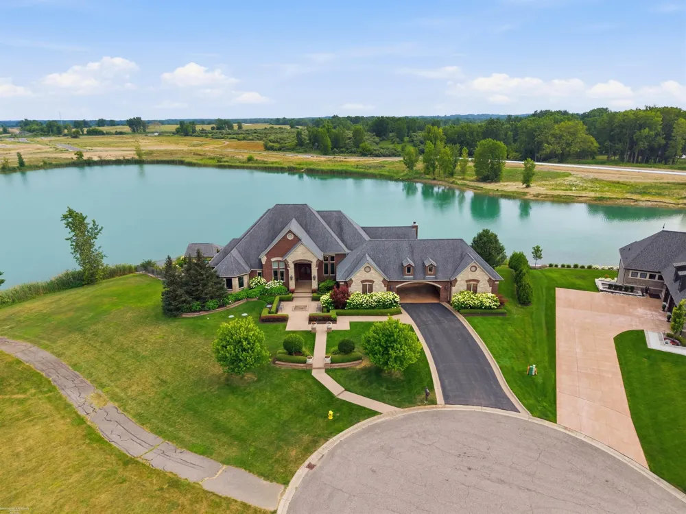 67729 Seven Lakes Court Washington Township, MI 48095