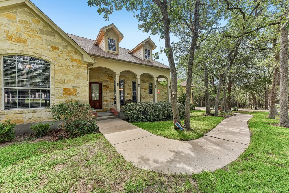 109 Elm Wood Drive Elgin, TX 78621
