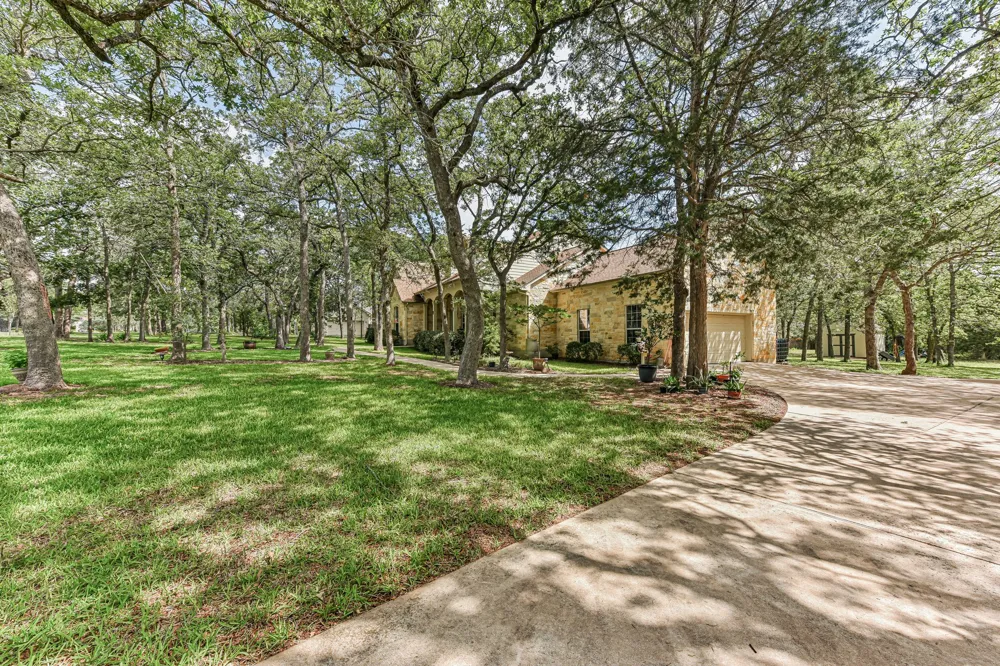 109 Elm Wood Drive Elgin, TX 78621